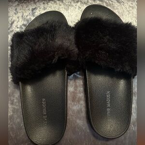 Steve Madden Fuzzy Faux Fur Softey
Slides Size 10 Black (worn)